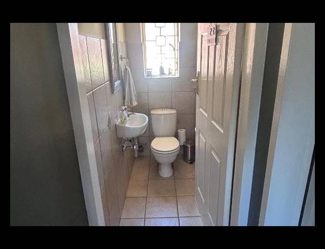 3 BEDROOM FREEHOLD FOR SALE IN LINMEYER